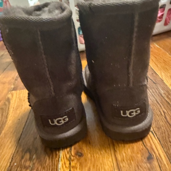 Toddler Girl Size 8 Barely worn UGGS FOR SALE - Picture 1 of 3
